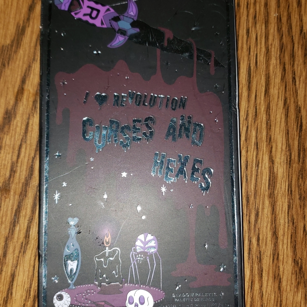 I heart revolution curses & hexes eyeshadow palett